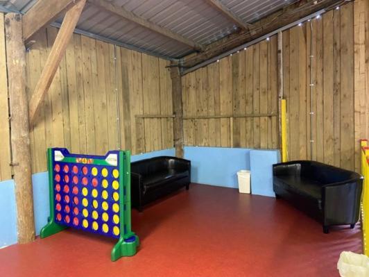 Beautiful Willow Lodge 67-4-6 Persons-Private Hot Tub-Pet Friendly-Tranquil Holiday Away From It All Yet Not Far To St Austell-The Holiday Home Has Two Bedrooms, Living & Dining Area, Equipped Kitchen -Decking-Al Fresco Dining-Fishing Lakes-Pet Frien Grampound Экстерьер фото